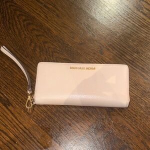 Michael Kors blush  Wristlet wallet  8x4